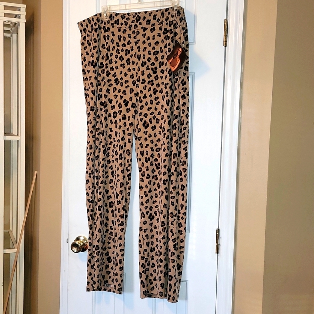 𝅺NWT Iman Global Chic 1XP Leopard Print Slinky Pants
